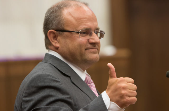 Mihál nahradil v europarlamente Šimečku, do frakcie Obnovme Európu vstúpil aj kvôli Nicholsonovej