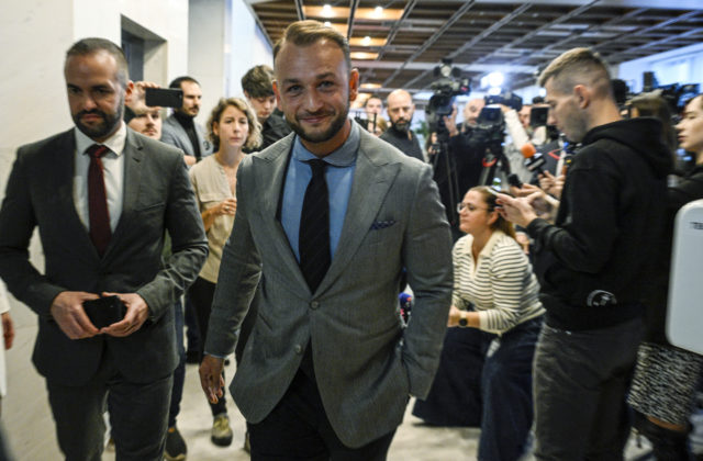 Ústavnoprávny výbor, ktorý sa mal zaoberať prvými krokmi Šutaj-Eštoka, nie je uznášaniaschopný