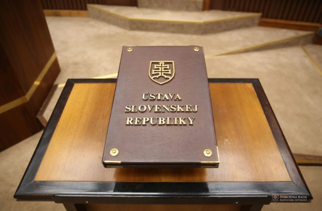 Občianske organizácie spustili petíciu, novela ústavy podľa nich oslabí demokraciu a poškodí všetkých ľudí