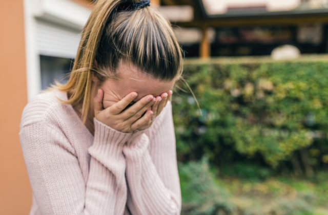 Muž vykradol žene byt a vymenil zámky, potom ju ešte vydieral intímnymi fotografiami