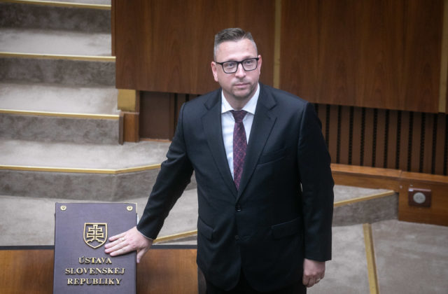 Pekár z PS sa z osobných dôvodov vzdal poslaneckého mandátu