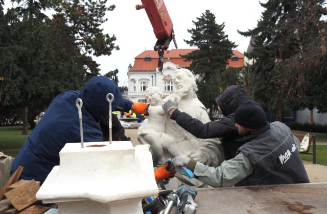 Návrat sôch Panny Márie a sv. Jozefa dal bodku za rekonštrukciou Námestia SNP v Trnave (foto)