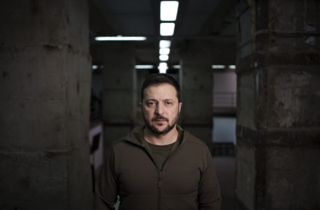 Ukrajinská protiofenzíva nepriniesla očakávané výsledky, Zelenský z toho viní nedodané zbrane od spojencov