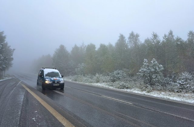 Hasiči mali za uplynulých 24 hodín desiatky výjazdov, poľadovica skomplikovala dopravu vo viacerých okresoch
