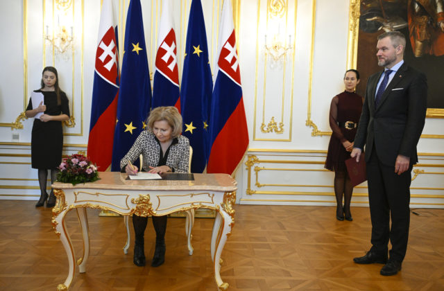 Noví členovia štátnej volebnej komisie sa ujali funkcií, 10 zo 14 nominovali politické strany (foto)