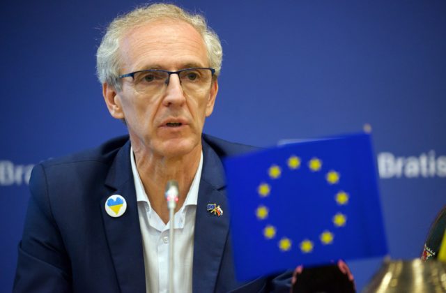 Brusel vníma kroky Ficovej vlády čoraz viac negatívnejšie, podľa Štefanca sú obavy opodstatnené