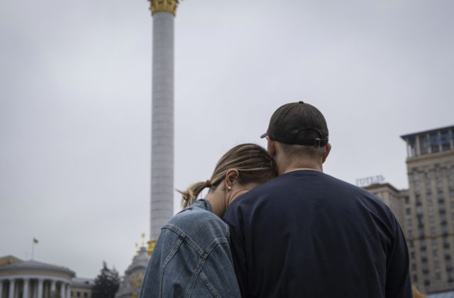 Ukrajina začne mobilizovať mužov žijúcich v zahraničí. Ak sa nedostavia dobrovoľne, prijmú sa vraj opatrenia