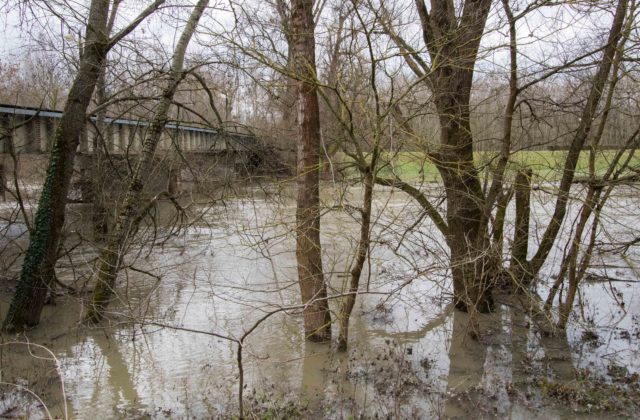 Meteorológovia vydali výstrahy druhého stupňa pred povodňami v niekoľkých okresoch Slovenska