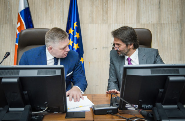 Parlament má porovnateľnú dôveru ako Ficova vláda, Eurobarometer ukázal aj čísla zo zahraničia