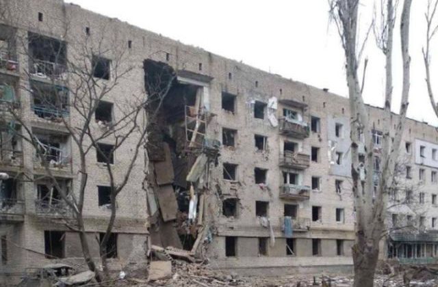 Rusi zaútočili na Orichiv riadenými bombami, zasiahli obytnú budovu