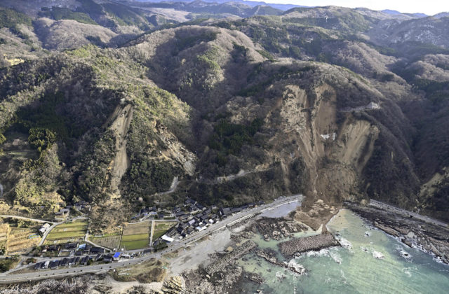 Zemetrasenie v Japonsku má už 94 obetí, nezvestných je stále vyše dvesto ľudí (video+foto)