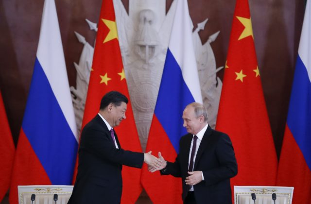 Peking vyzýva Rusko a Ukrajinu, aby zintenzívnili svoju angažovanosť a obnovili mierové rozhovory