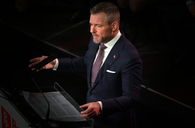 Pellegrini nevidí dôvod, aby chodil po „kadejakých diskusiách“, ale zásadné s Korčokom absolvuje