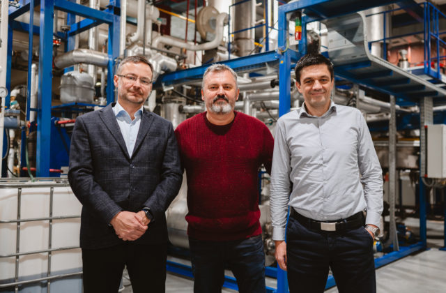 Slovenská spoločnosť Eurex Energy premieňa plasty na využiteľné chemické látky. Vďaka srdcu od Siemensu pracuje takmer autonómne