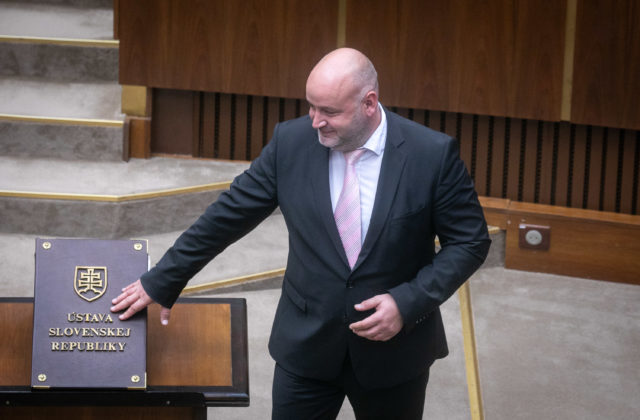 Vláda odvolala z funkcie predsedu Štatistického úradu Petra Peťka, nahradí ho poslanec Nemky