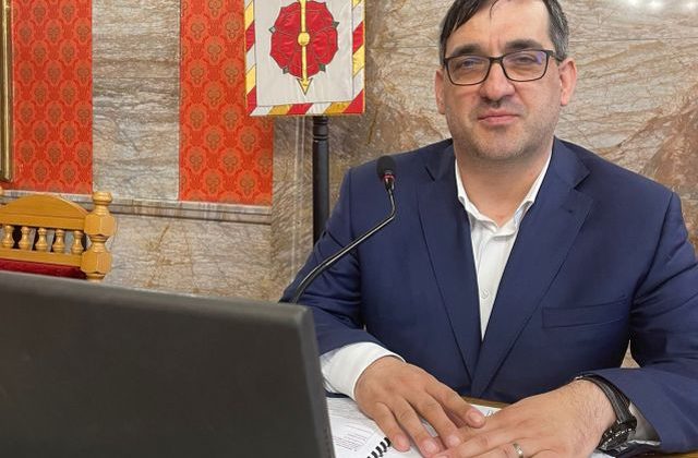 Primátor Ružomberka nechce päťtisícový plat, navrhol jeho zníženie