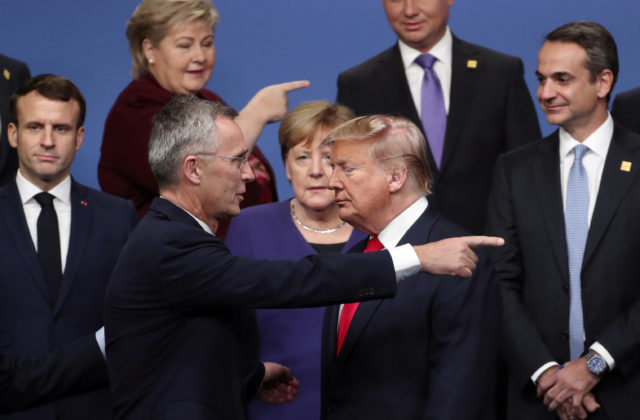 Trump vyjadreniami o Rusku ohrozil bezpečnosť amerických vojakov a spojencov, kritizuje Stoltenberg