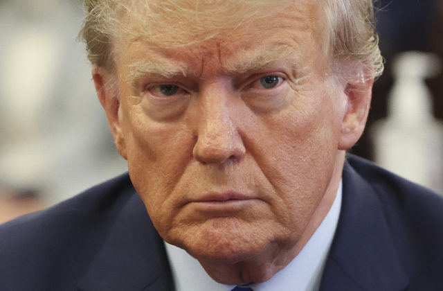 Trumpovi boli zaslané ampulky s krvou, sídlo Republikánskeho národného výboru museli evakuovať