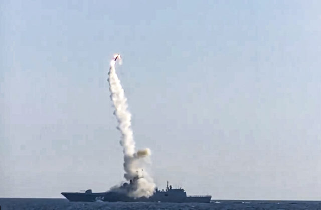 Rusi nemajú v Čiernom mori lode na odpaľovanie striel Zirkón, podľa Britov upravili systém pobrežnej obrany