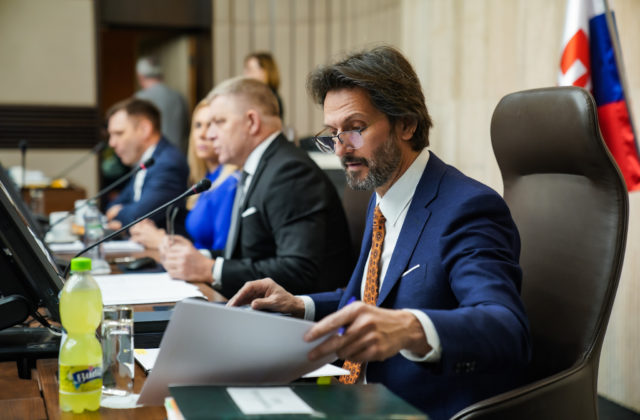 Ficova vláda vyhovela návrhu na späťvzatie novely zákona o ochrane oznamovateľov protispoločenskej činnosti