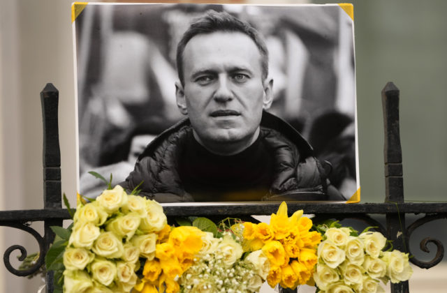 Pravoslávneho kňaza, ktorý viedol spomienkový obrad za Alexeja Navaľného, suspendovali a preložili do iného kostola