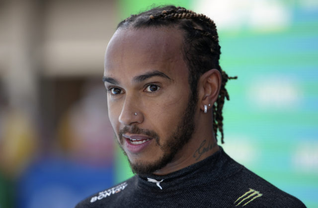 Lewis Hamilton tajil prestup do Ferrari aj pred svojimi rodičmi, nemal veľa času a stavil na vnútorný pocit