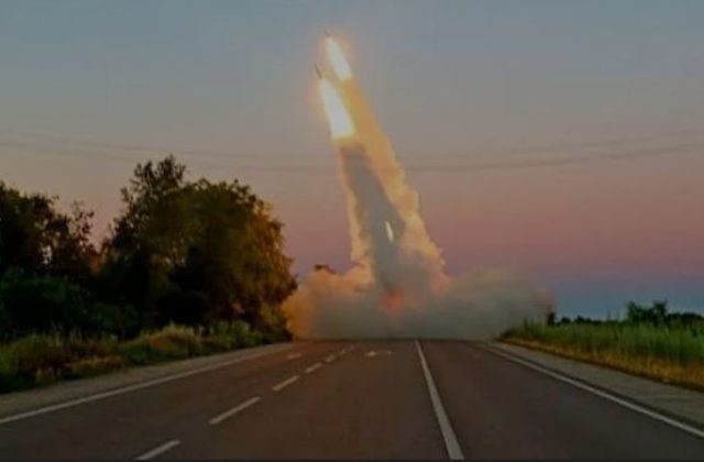 Ukrajinský raketový úder na ruské zoskupenie v Olenivke zabil najmenej 19 vojakov, zomrel aj ich veliteľ