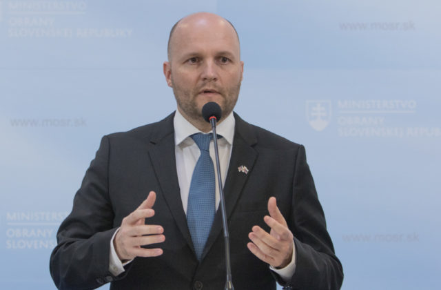 Obranná dohoda s USA nebude podľa Kaliňáka zrušená, Naď vyzval Ficovu vládu k ospravedlneniu sa za strašenie Slovákov