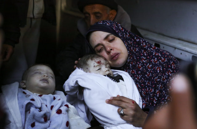 Hamas na ženách pácha sexuálne násilie i mučenie, v nemocniciach v Pásme Gazy umierajú deti od hladu