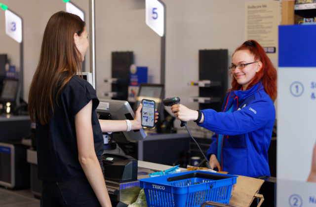 Tesco prináša zľavu 10 % na nákup pre študentov aj učiteľov
