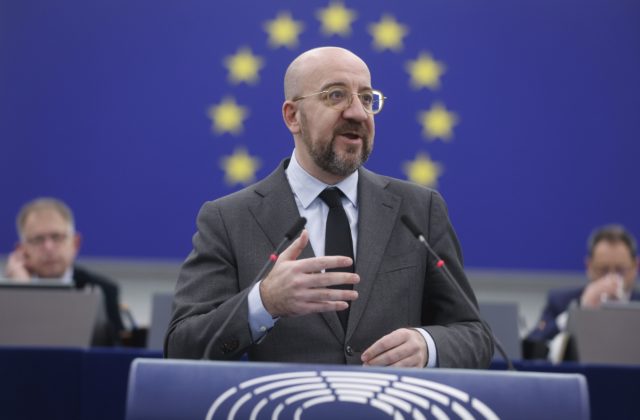 Európa musí podľa Michela prejsť na vojnovú ekonomiku. Ak chceme mier, musíme sa pripraviť na vojnu, zdôraznil