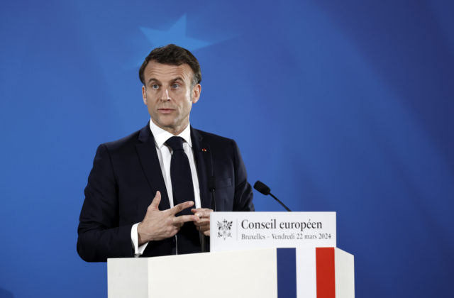 Pokus obviniť Ukrajinu z útoku v Moskve by bolo pre Rusko cynické a kontraproduktívne, tvrdí Macron