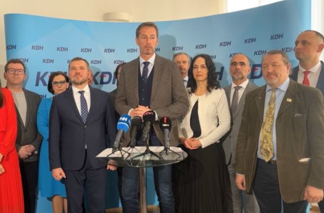 KDH vyzvalo ľudí voliť Korčoka. Sľúbil, že v prezidentskom paláci nebude viať dúhová vlajka (video)