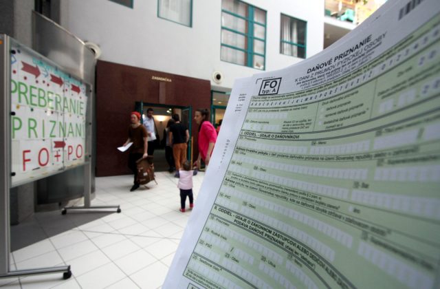 Predvyplnené priznania ušetria čas občanom aj úradníkom, progresívci navrhujú moderné daňové služby