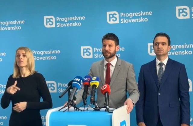 Pellegrini panikári a nehanbí sa klamať, podľa progresívcov bola prioritou vlády likvidácia spravosti a pomoc vlastným ľuďom (video)