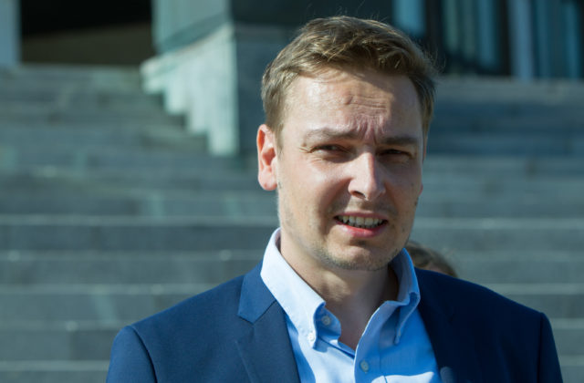 Minister podľa PS zlyhal pri ochrane právneho štátu. Susko má predložiť dôvody svojho konania v známych kauzách