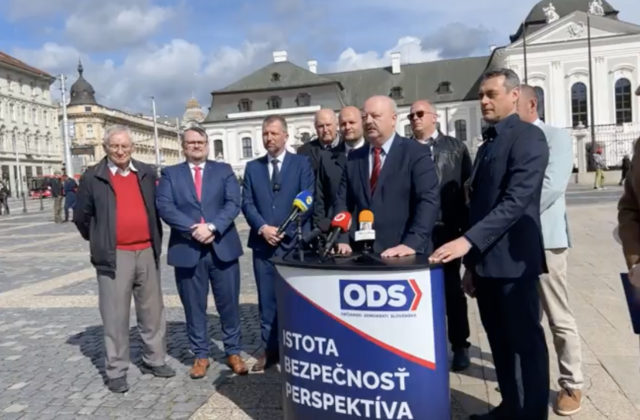 Fico nesmie získať absolútnu moc a podať si s ním ruku je cesta do pekla, mimoparlamentné strany vyzvali ľudí voliť Korčoka (video)