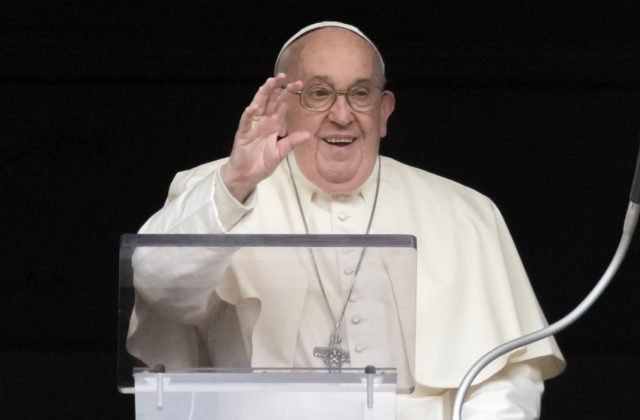 Pápež František sa odchýlil od prísahy mlčanlivosti, odhalil dôverné podrobnosti o ovplyvňovaní kardinálov a hlasovania