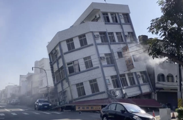 Taiwan zasiahlo najsilnejšie zemetrasenie za ostatné štvrťstoročie (video+foto)