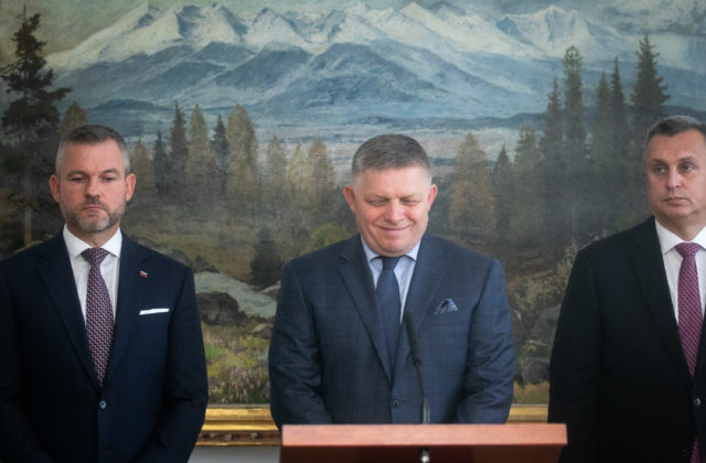 Smer je v prieskume prvý, Hlas má o tri percentá viac ako vo voľbách a súčasná koalícia by mohla dosiahnuť ústavnú väčšinu