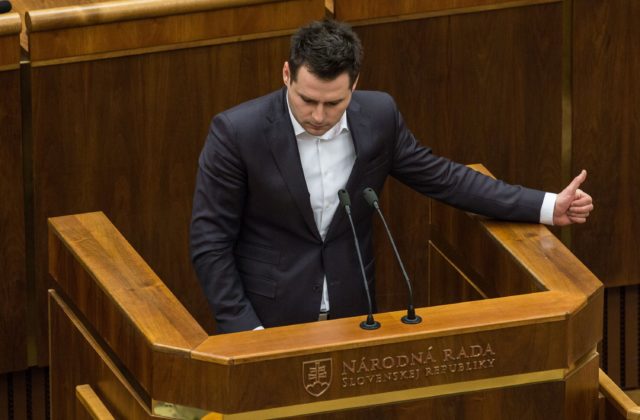 Poslanec Náhlik cez svoje firmy ovláda miliónové majetky, tvrdí mimovládka a žiada preskúmať jeho majetkové priznanie