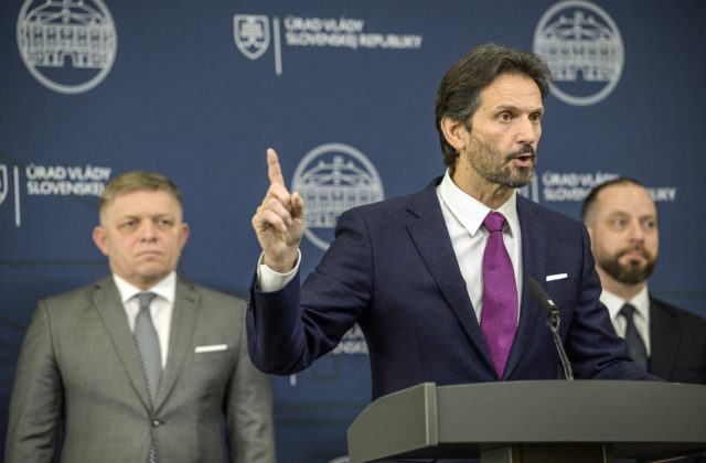 Tender na nákup systémov protivzdušnej obrany označil Kaliňák za fejk a neexistuje teda ani jeho víťaz (video)