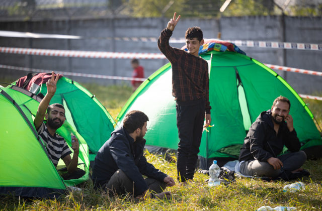 Ficova vláda odklepla štyrom okresom tisíce eur na úhradu výdavkov v súvislosti s prílevom cudzincov na Slovensko