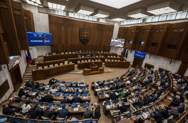 Poslanci hnutia Slovensko predložili návrh zákona o preukazovaní pôvodu príjmu a majetku