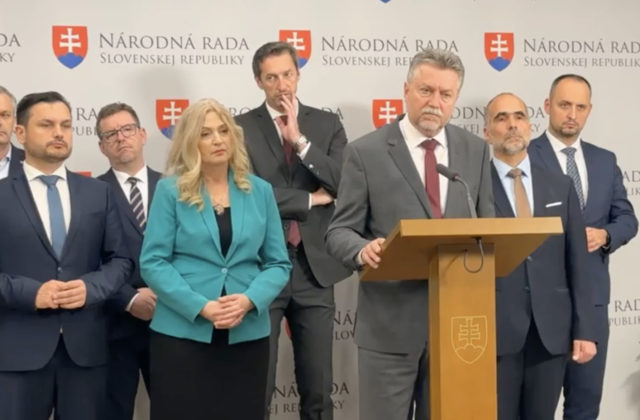 Násilné ovládnutie RTVS úzkou skupinkou ľudí je pre KDH poslednou kvapkou, pridáva sa k odvolávaniu Šimkovičovej (video)