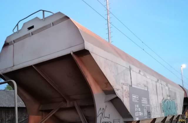 Nešťastné lezenie na vlakový vozeň, dve deti zasiahol elektrický prúd