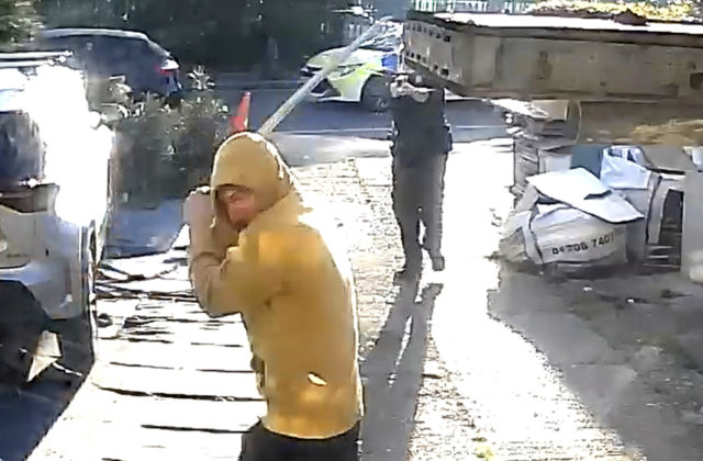 V Londýne vyčíňal muž s mečom, zabil 13-ročného chlapca a štyroch ľudí