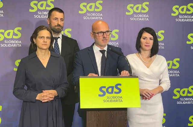 SaS je naďalej pripravená ísť na stretnutie politických subjektov. Gröhling je prekvapený, že koaličné strany toto pozvanie odmietli