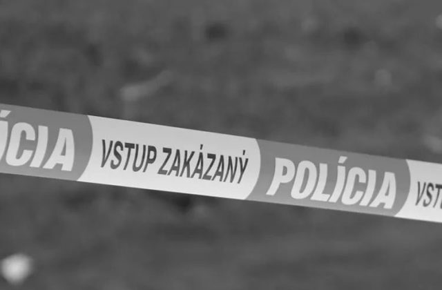 Ples vo Fiľakove sa zmenil na tragédiu, 19-ročný muž zahynul po páde z okna, pretrhlo sa pred ním zábradlie