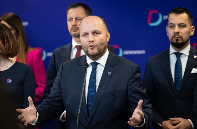 Fico chce podľa Demokratov spojiť komunálne voľby s parlamentnými, Naď hovorí o premiérovom strachu z prehry – VIDEO